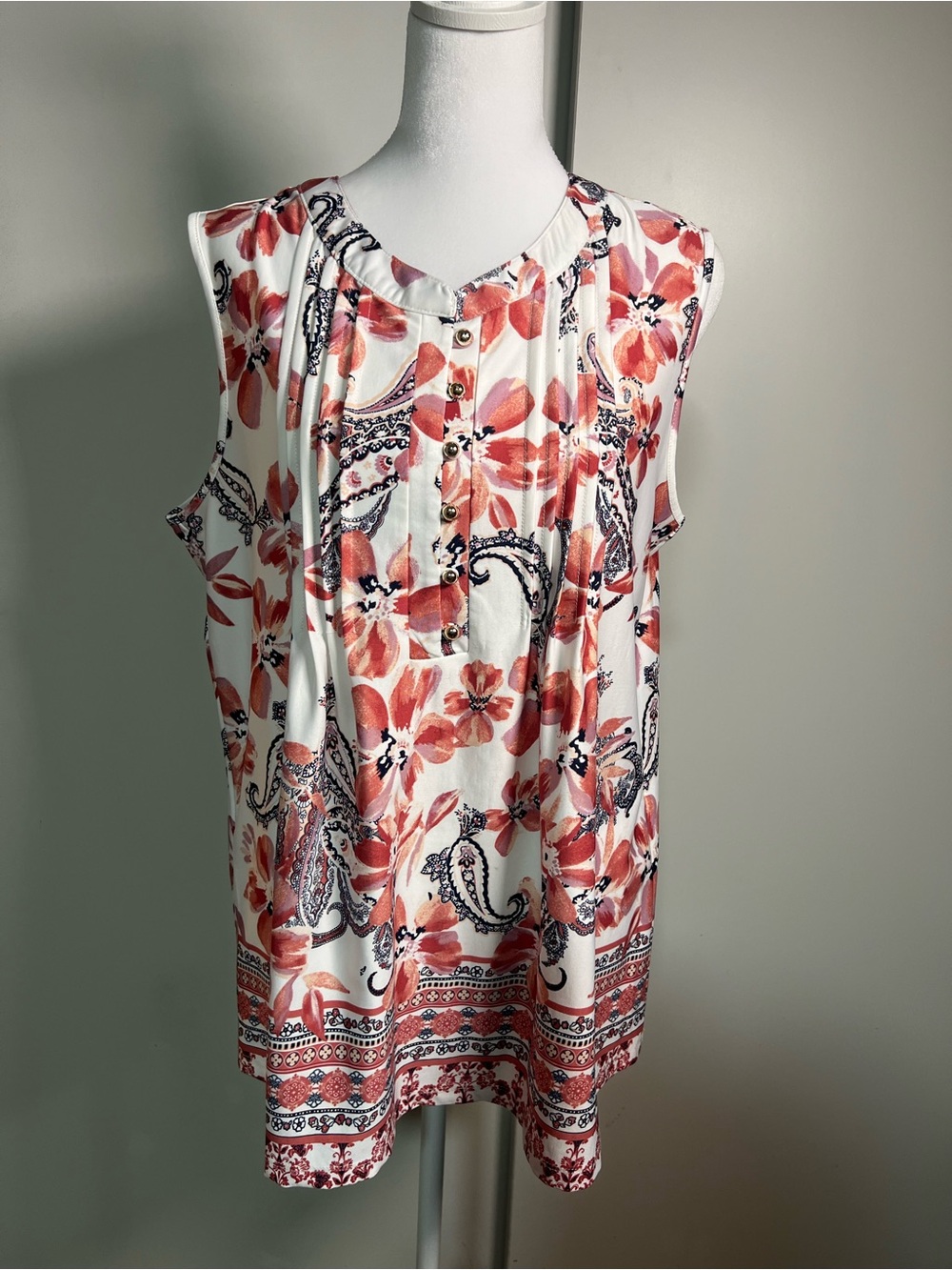 PerSeption Concept White & Coral Floral Paisley Button Tank